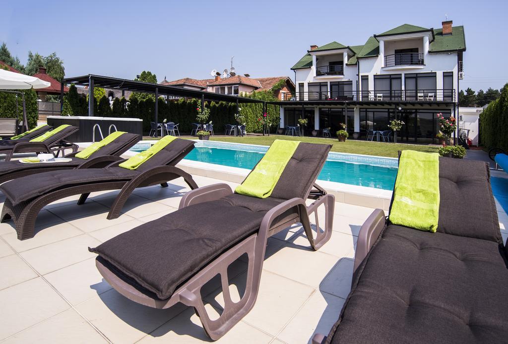 Guest House Panorama Aqualux With Free Parking Novi Sad Buitenkant foto