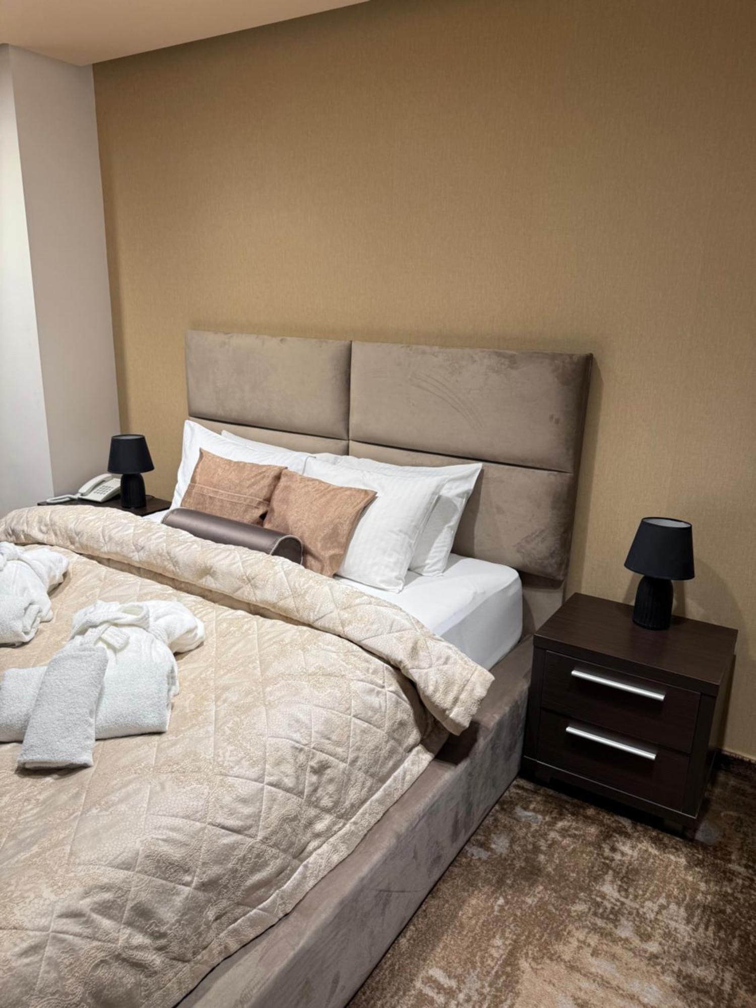Guest House Panorama Aqualux With Free Parking Novi Sad Buitenkant foto