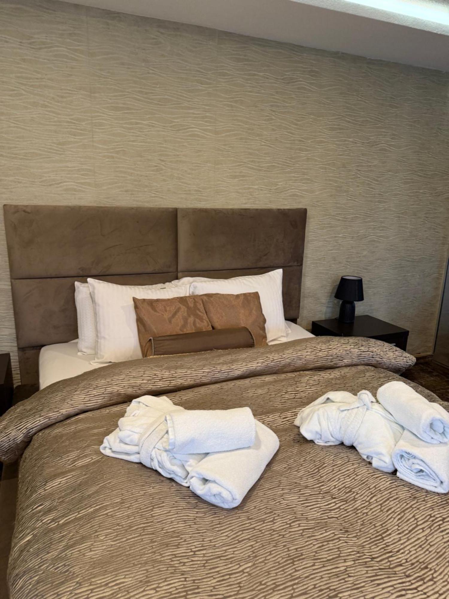Guest House Panorama Aqualux With Free Parking Novi Sad Buitenkant foto