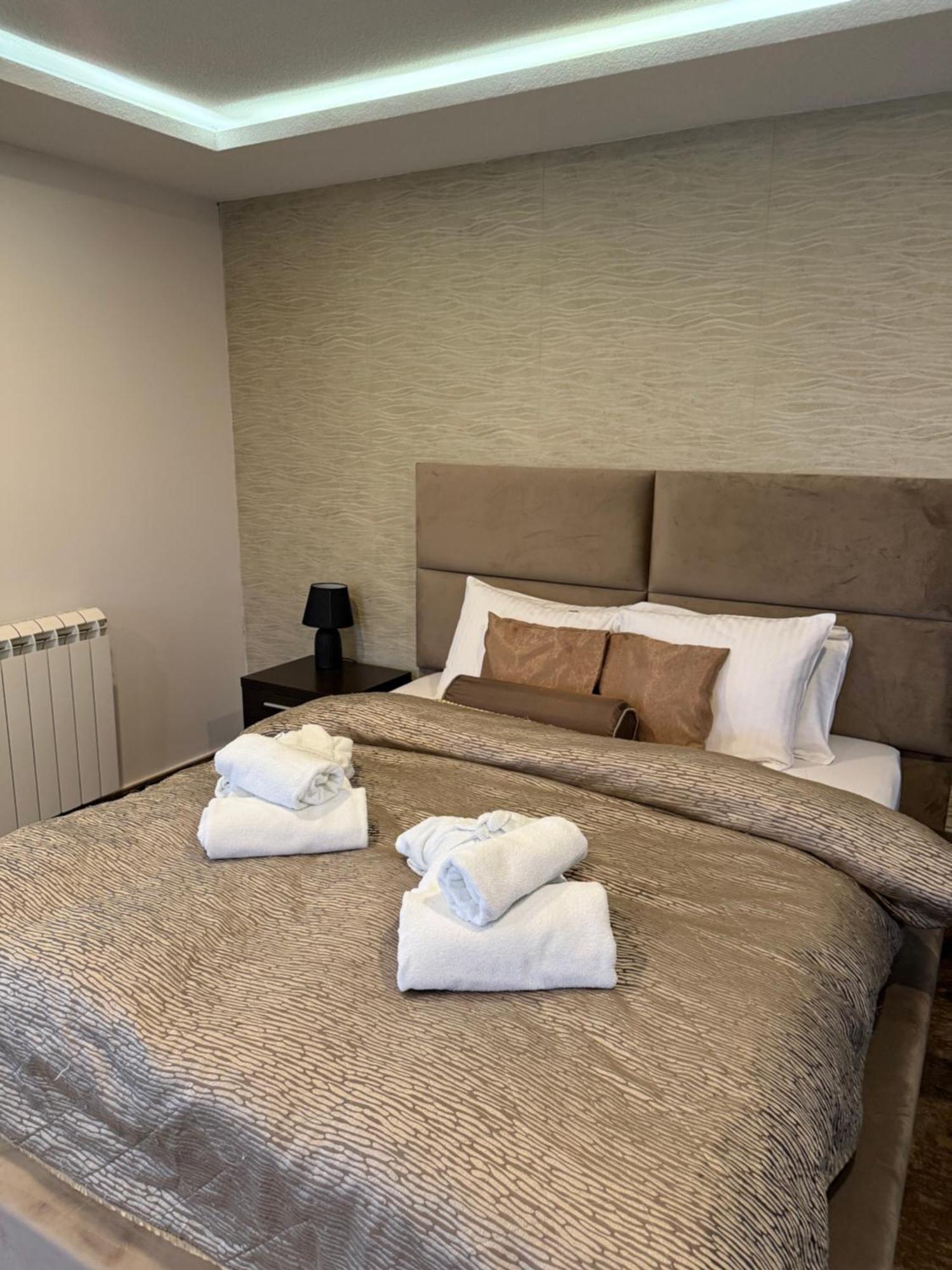 Guest House Panorama Aqualux With Free Parking Novi Sad Buitenkant foto
