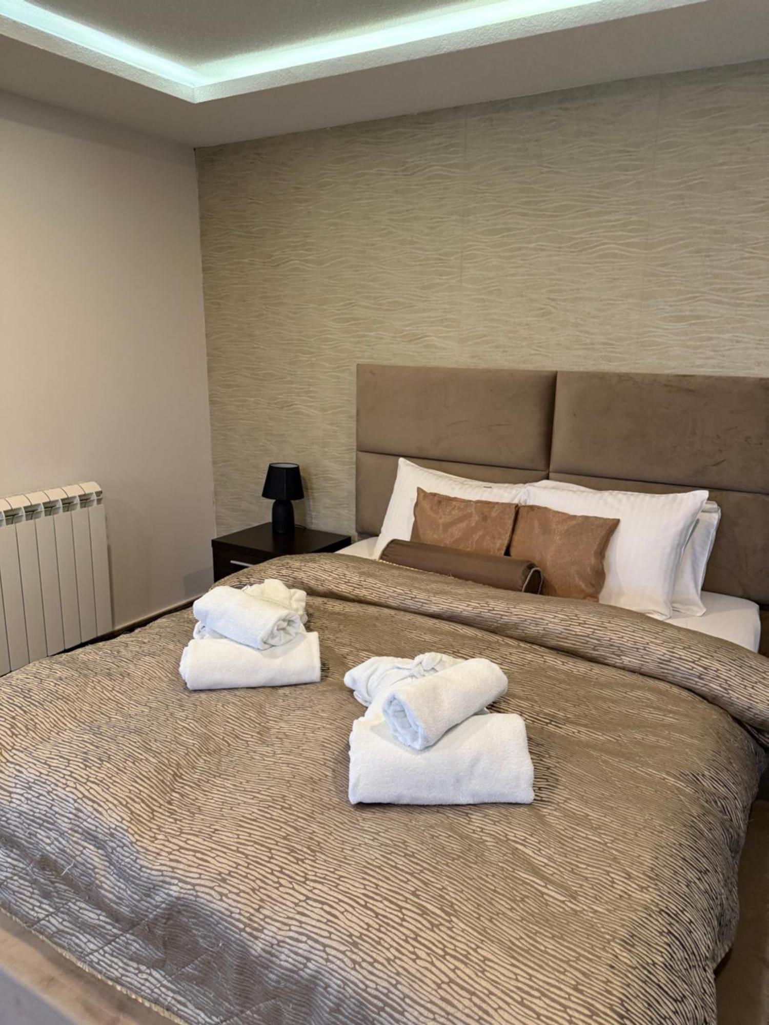 Guest House Panorama Aqualux With Free Parking Novi Sad Buitenkant foto