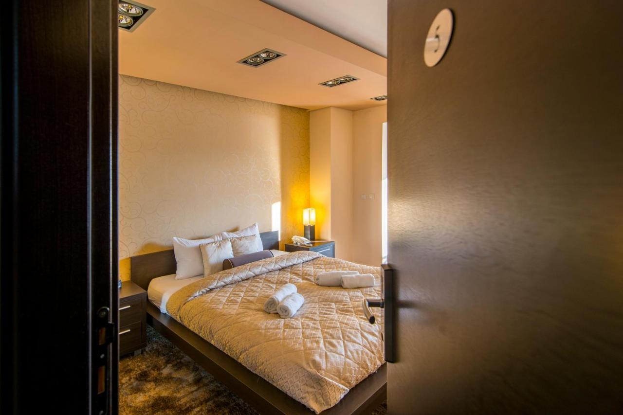 Guest House Panorama Aqualux With Free Parking Novi Sad Buitenkant foto